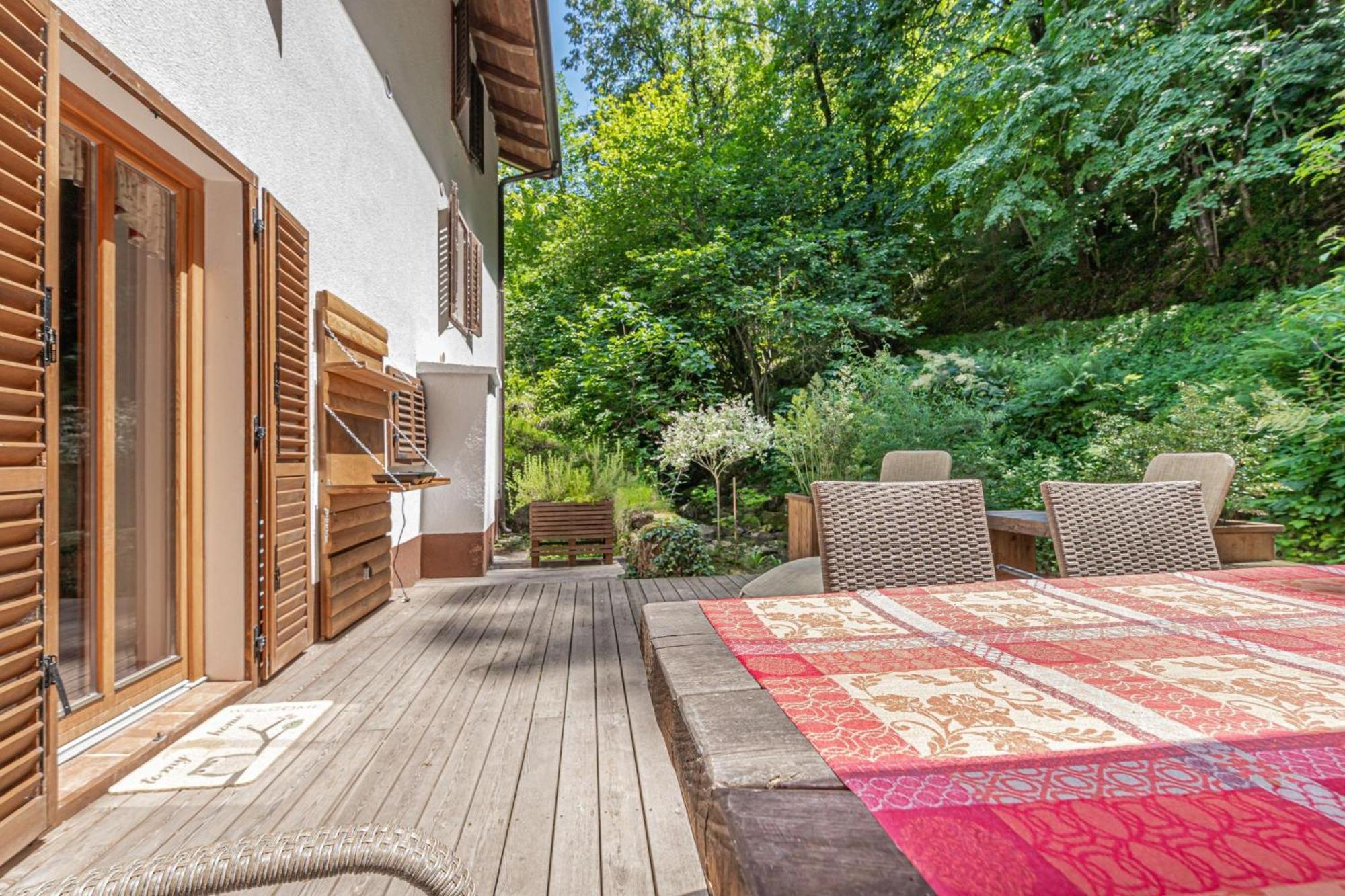 House By The Stream - Happy Rentals Avce 外观 照片